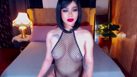 _empressvalerie_ online show from May 8, 6:37 pm