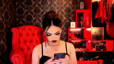 Raven Strauss online show from February 2, 12:15 pm