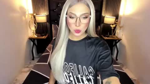 _natashacooper_ online show from July 23, 5:44 pm