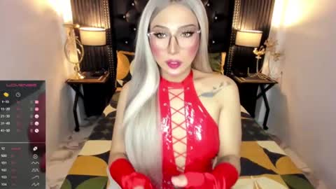 _natashacooper_ online show from July 28, 9:49 am