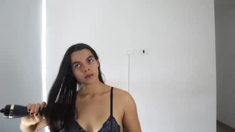 Anastasia Vahos online show from December 18, 5:21 pm