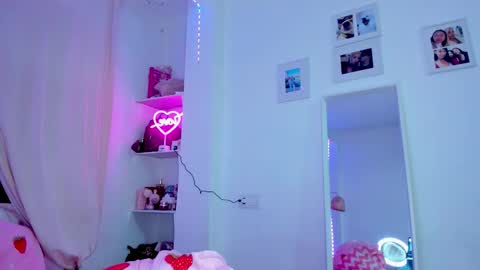   online show from February 12, 7:09 pm