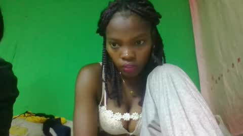 aadienne online show from May 18, 9:04 am