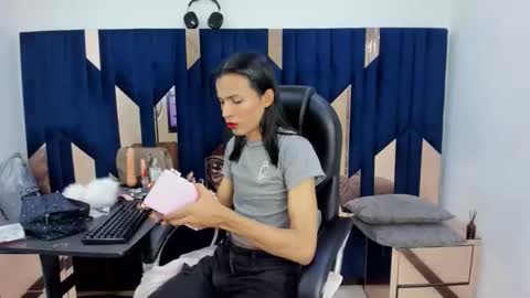 aisha_hotts777 online show from May 22, 9:00 pm