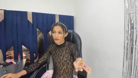 aisha_hotts777 online show from May 24, 9:23 pm
