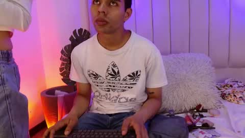 aji_golds online show from May 19, 6:36 pm