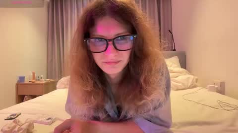 AlicePinkhead online show from May 26, 9:39 am