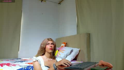 Alliison Foxx online show from May 11, 2:45 pm