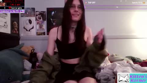 Snapshot of allyv527 chatting on October 25, 3:56 am Ally online show from October 25, 3:56 am