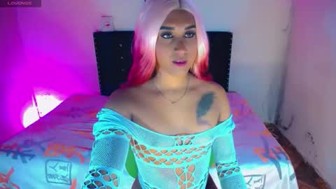alondragill_ online show from May 12, 3:15 am