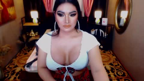 Alura Jhenson online show from May 24, 9:45 pm