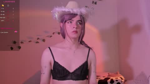 Angel Fiore online show from October 27, 1:35 am