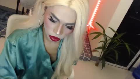 DIVINE ANGEL online show from May 3, 1:00 am