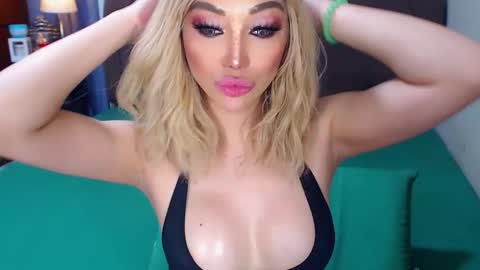 MS. AMALIA online show from November 30, 7:11 am