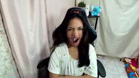 annebisyosa_angela online show from January 10, 8:26 pm