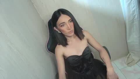 annebisyosa_angela online show from May 22, 9:16 am