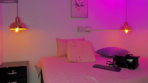 aria_millers1 online show from May 12, 11:08 am