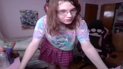 Ariathebrat online show from May 2, 9:20 pm
