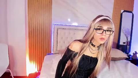 Ashley online show from April 29, 5:30 pm