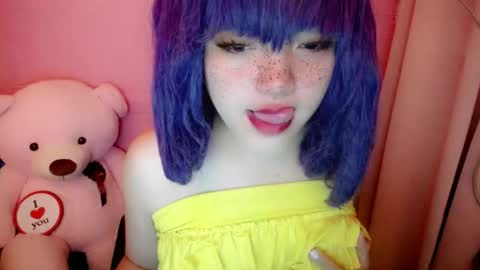 cute online show from May 27, 10:18 pm