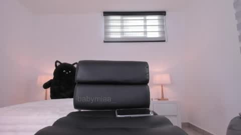 babymiaa_ online show from May 19, 9:43 pm