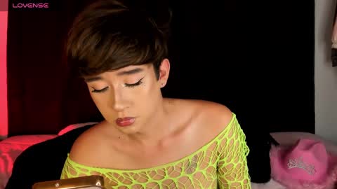 Snapshot of barbie_boy_ chatting on December 5, 7:43 am I work from home this is my room 3 online show from December 5, 7:43 am