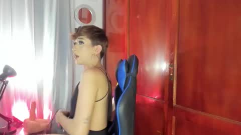 Snapshot of barbie_boy_ chatting on September 24, 5:13 am I work from home this is my room 3 online show from September 24, 5:13 am