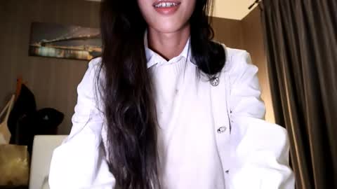 bee_thai online show from May 28, 5:11 pm