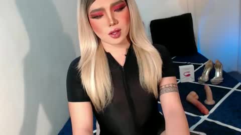 bestgirljulia online show from November 5, 12:10 am