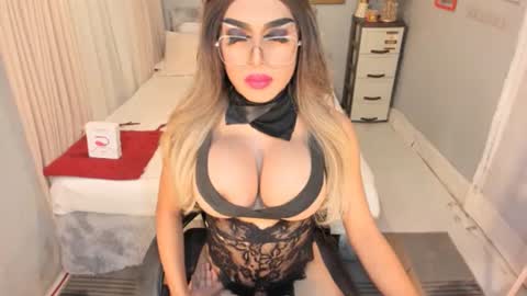 Loraine Cruz online show from January 11, 10:08 am