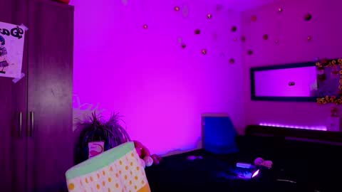  ..  .. online show from December 5, 5:56 am