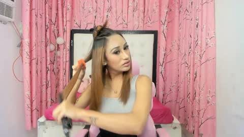 farrah online show from May 4, 12:15 am