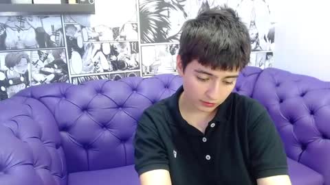 Snapshot of bryce_evans chatting on December 9, 9:27 pm B R Y C E  online show from December 9, 9:27 pm