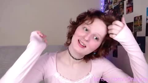 Snapshot of c0ralynx chatting on March 6, 4:45 pm C0ralynx online show from March 6, 4:45 pm