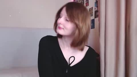 Snapshot of c0ralynx chatting on October 3, 6:24 am C0ralynx online show from October 3, 6:24 am