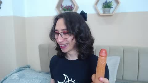 charlothe_dumont online show from April 21, 2:57 pm