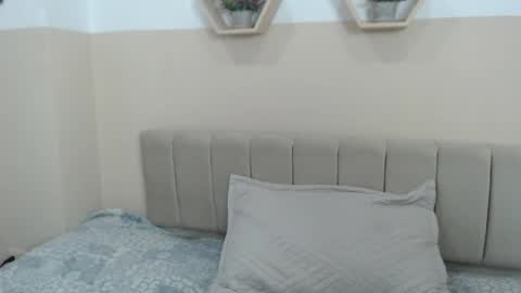 charlothe_dumont online show from April 24, 4:32 pm