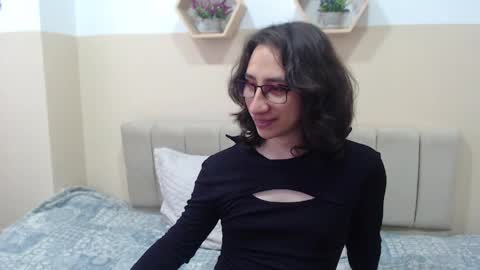 charlothe_dumont online show from April 27, 4:05 pm