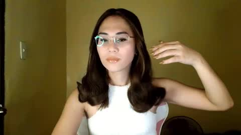 chelly4u69 online show from May 18, 1:49 am