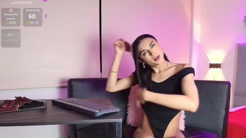 Snapshot of chloe_cherry21 chatting on January 28, 2:43 am chloe cherry21 online show from January 28, 2:43 am