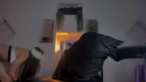 chloe_cooperr online show from September 15, 4:45 pm