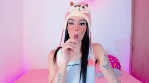 CLOE REMINTON online show from March 3, 10:18 pm