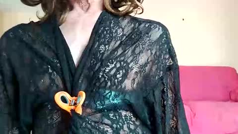 coralie46320 online show from May 2, 12:10 pm