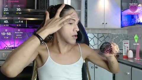 Cristina Onazis online show from May 7, 7:10 pm