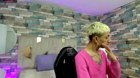 Cyrus online show from May 26, 11:51 am