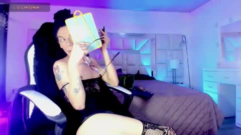 daisy_jonexxx22 online show from May 13, 10:30 pm