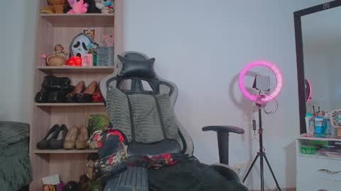 danna isabella online show from May 12, 7:44 pm