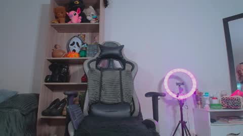 danna isabella online show from May 25, 8:05 pm