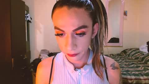 dayanna_01_ online show from May 13, 5:44 pm