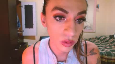 dayanna_01_ online show from May 17, 8:19 pm